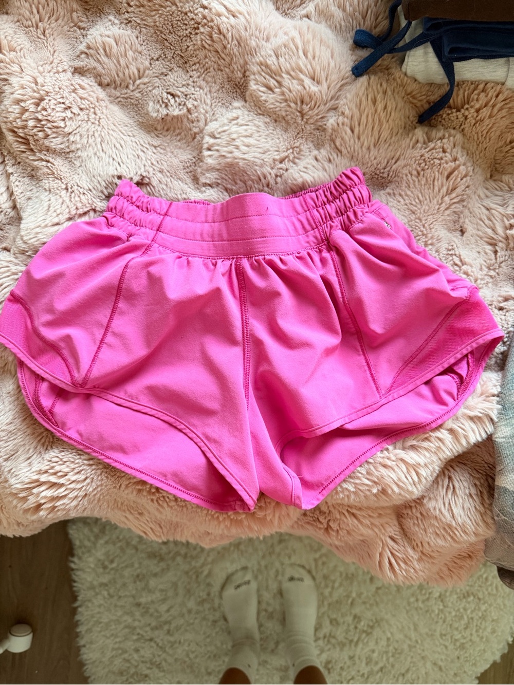 Lululemon Hottie hots sonic pink size 0 low rise